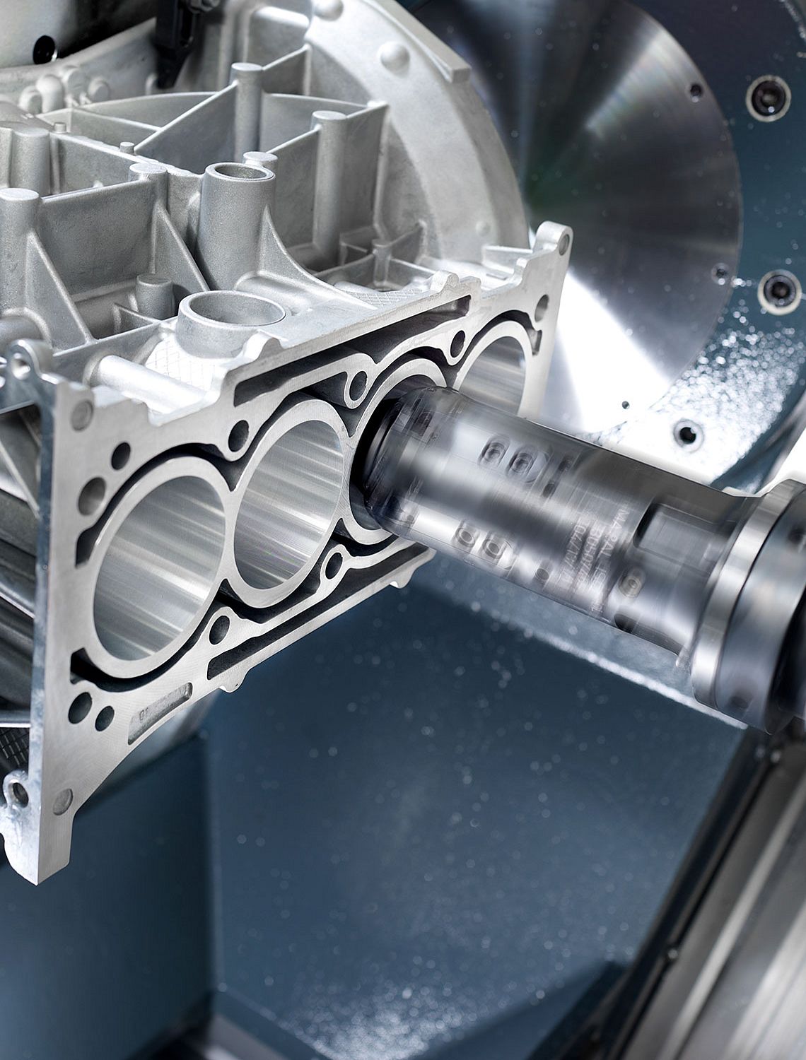 HELLER MC 20: reliable and highly precise conversion artist for flexible manufacturing systems 4-/5-axis machining on the HELLER MC 20